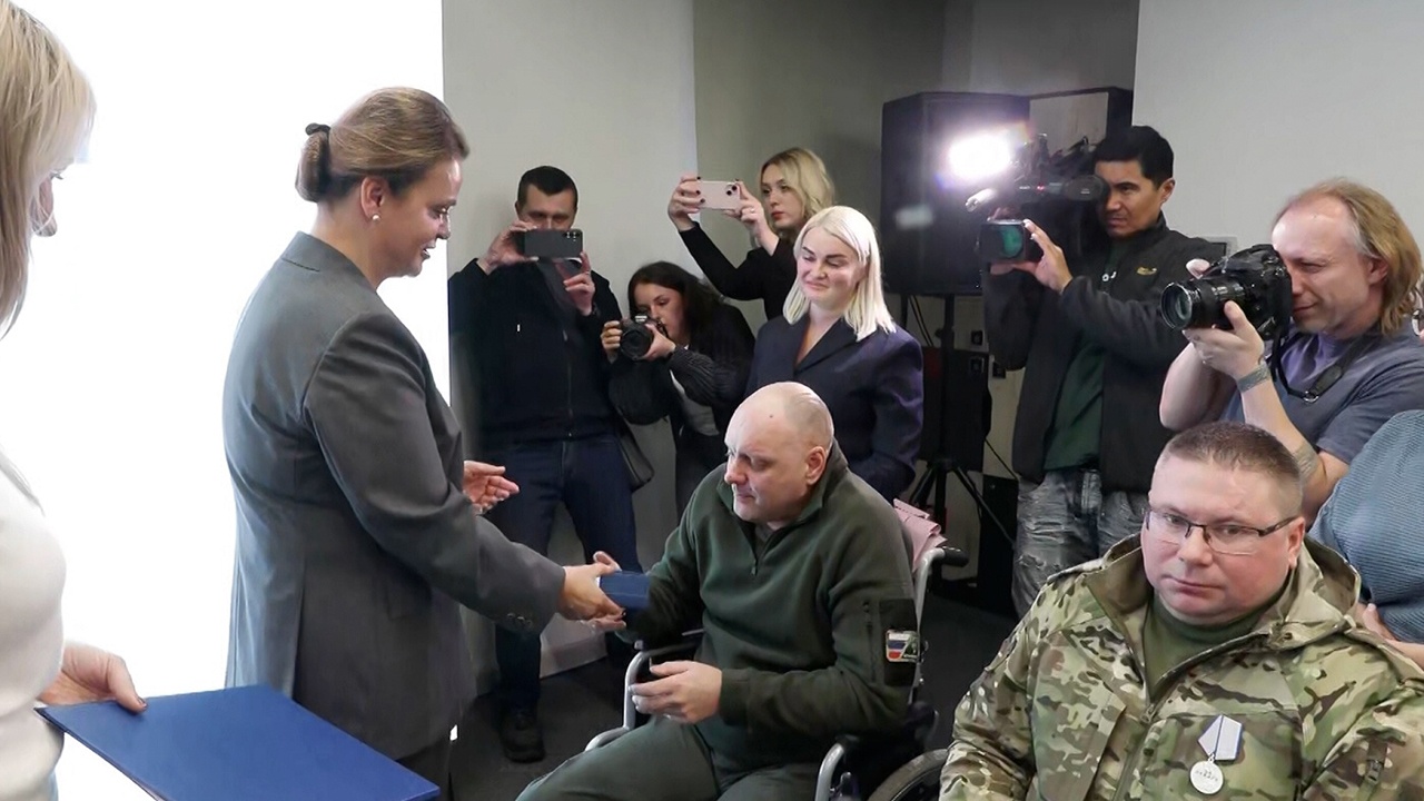 Цивилева вручила ветеранам СВО ключи от машин с ручным управлением