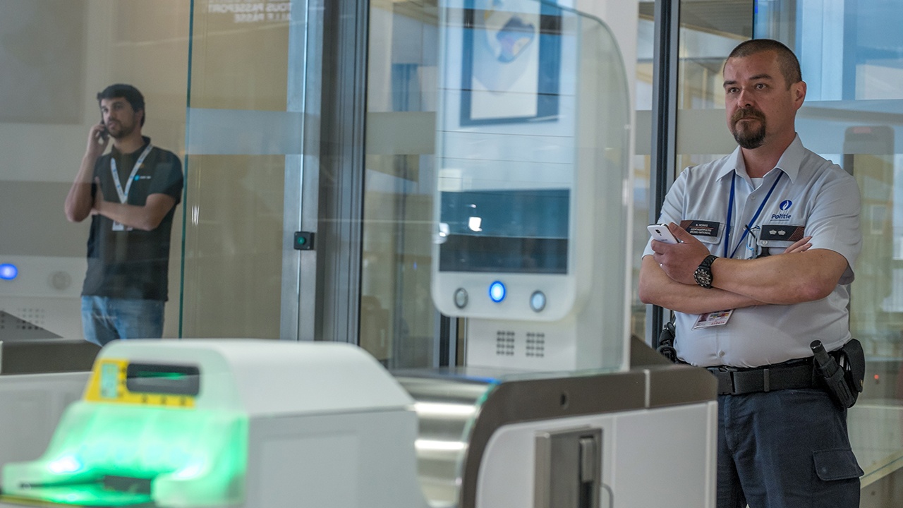 Лояльным можно: в ЕК разъяснили запрет мультивиз для россиян