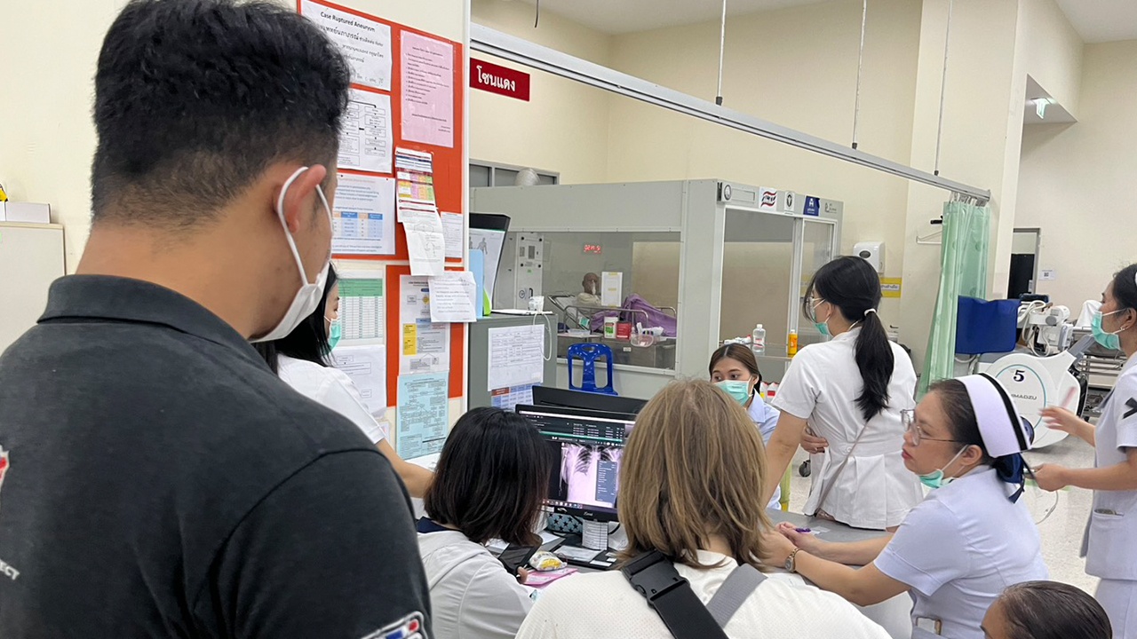 В Таиланде 11 россиян пострадали из-за рухнувшего с холма автобуса