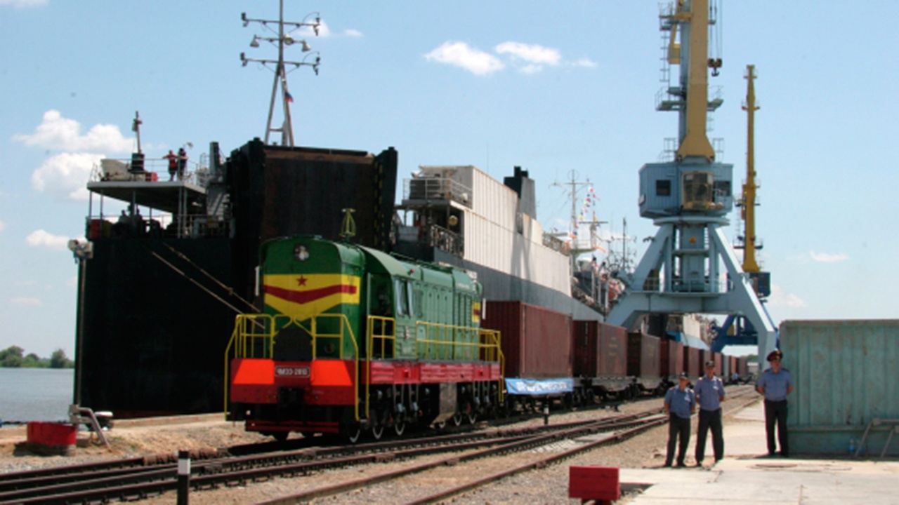 Первый грузовой поезд из России прибыл в сухой порт Тегерана