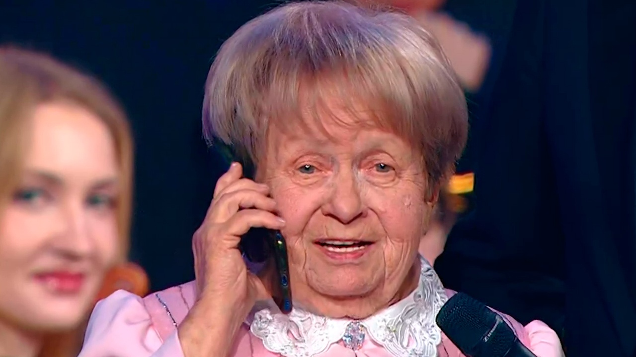 Путин поздравил Пахмутову во время концерта