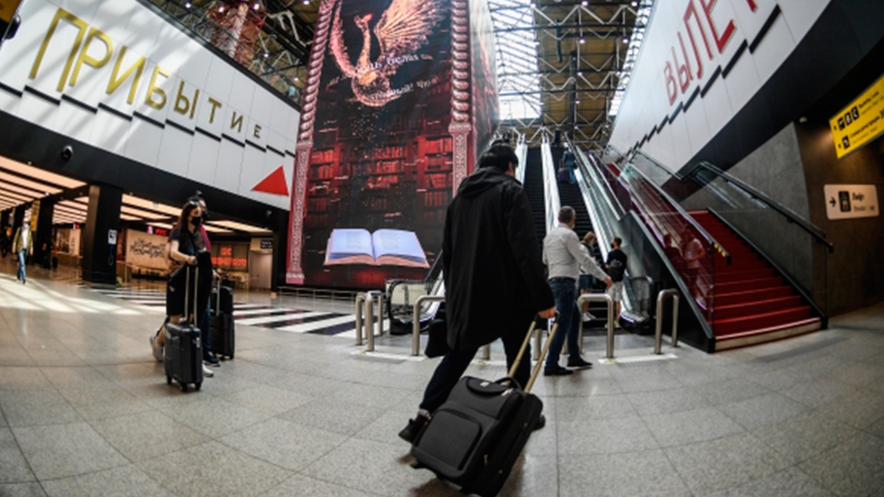 Россиян предупредили о блокировке сим-карт после возвращения из-за границы