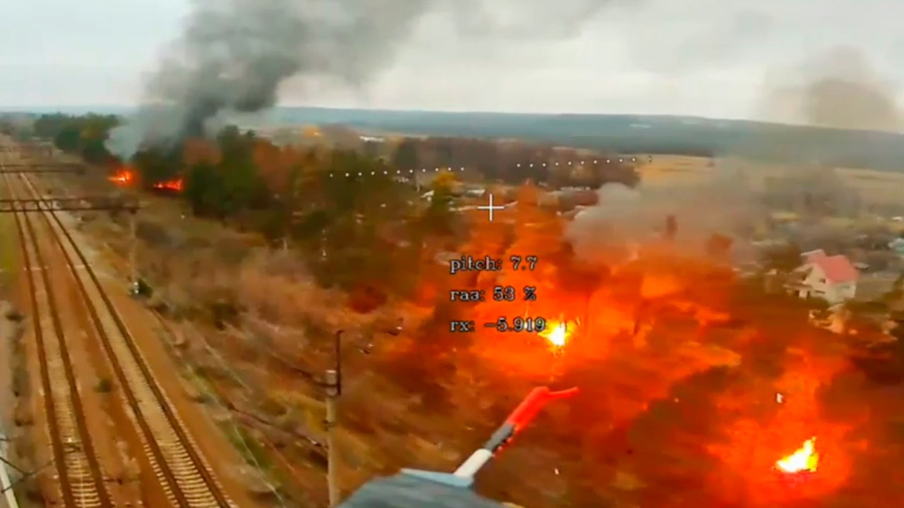 МО РФ показало горящие украинские БМП в пригороде Купянска