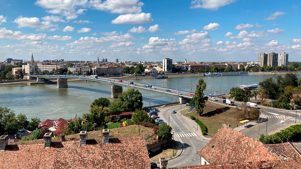 Сербы выступили против сноса разрушенного НАТО Генштаба