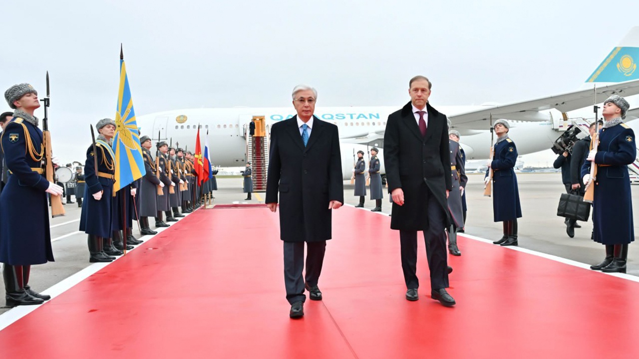 Токаев прилетел в Москву с государственным визитом