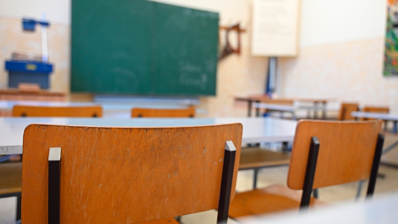 В московской школе десятиклассник напал на учителя