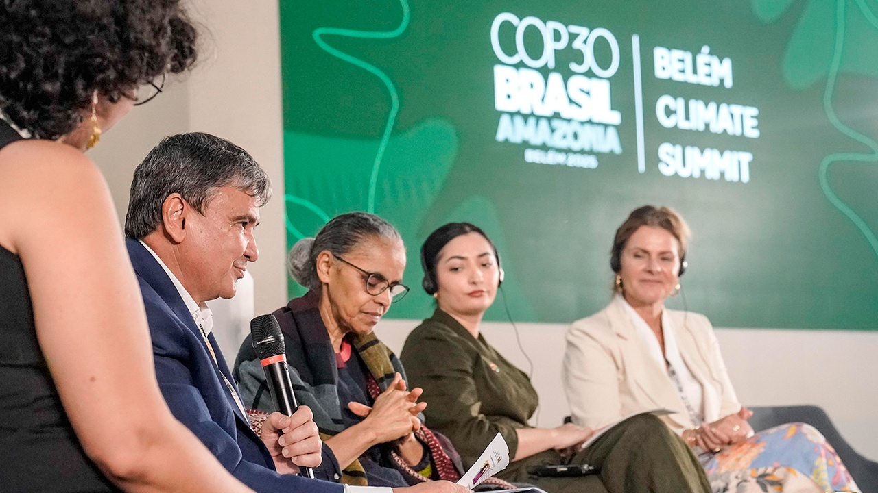 Протестующие с дубинками ворвались на саммит ООН в Бразилии