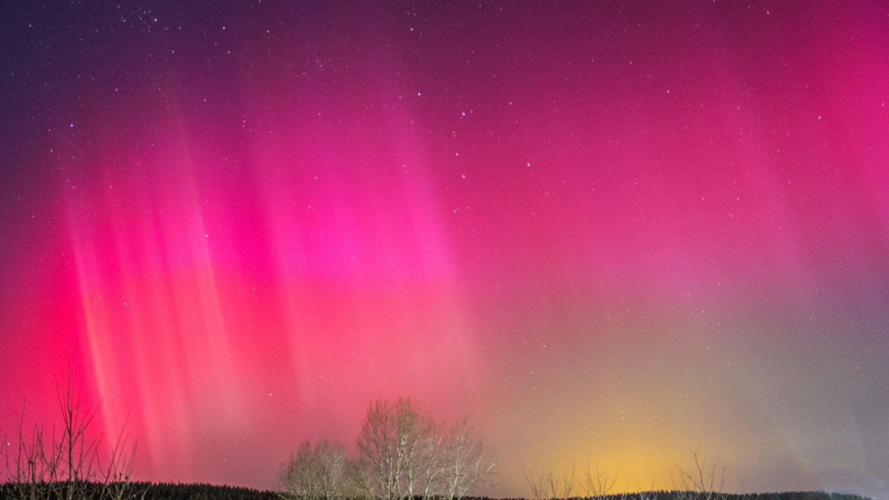 В России из-за магнитных бурь наблюдают сильнейшие за 10 лет северные сияния