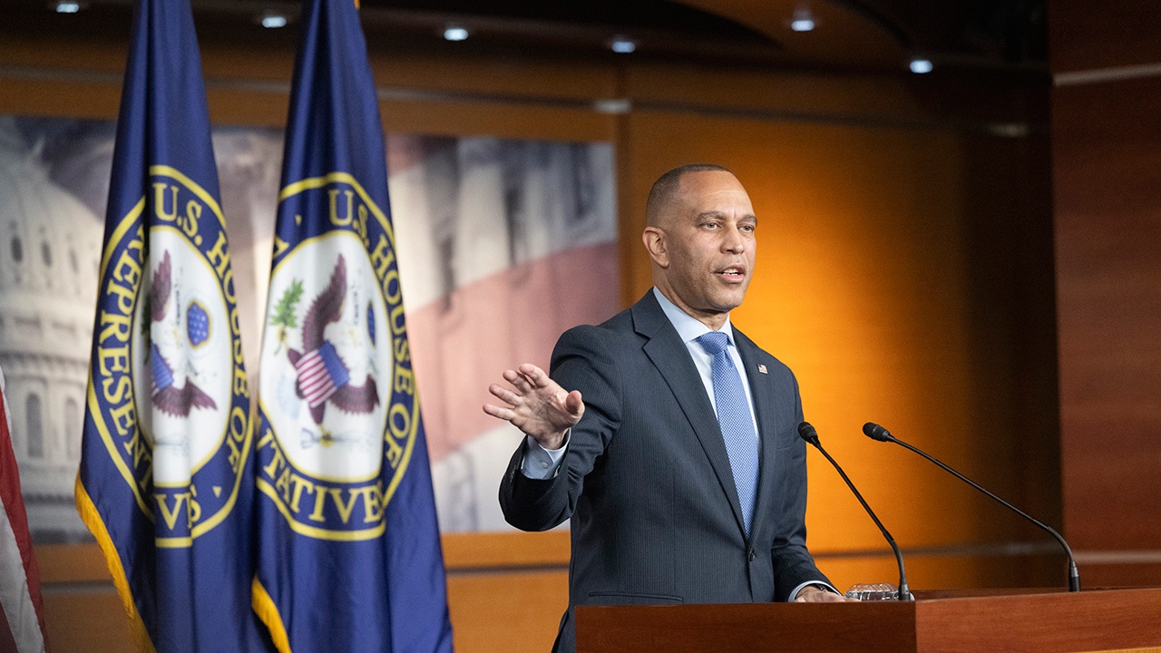 Конгресс США одобрил временный бюджет, завершающий рекордный шатдаун