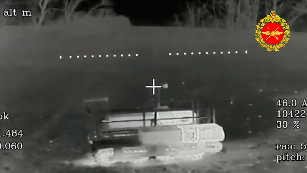 FPV-дрон уничтожил в ночи роботизированную платформу снабжения в ДНР