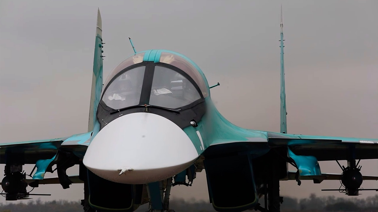 Экипаж Су-34 уничтожил украинских дроноводов в зоне спецоперации