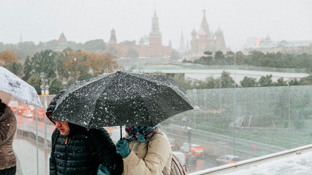 В Москве выпал первый снег