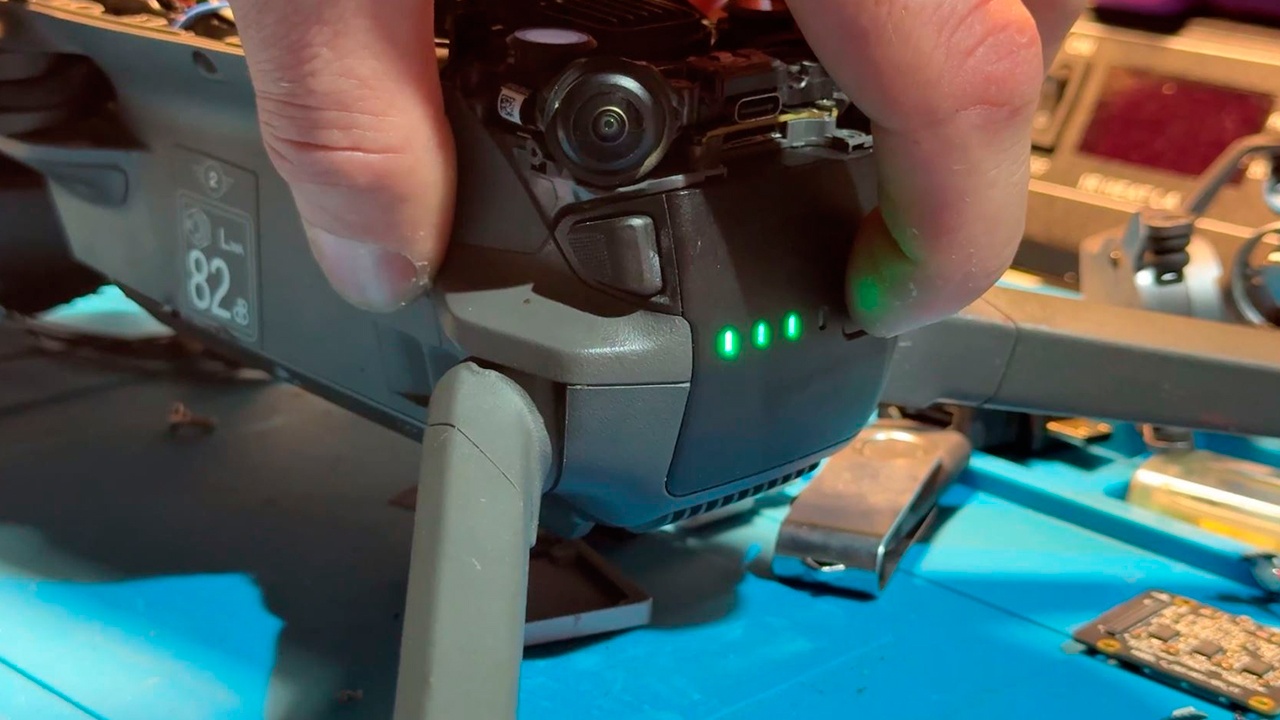 Минобороны показало лабораторию по ремонту дронов в зоне СВО