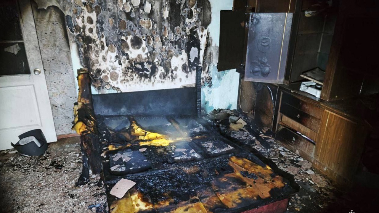 Пожарные спасли трех детей из горящей квартиры в Улан-Удэ