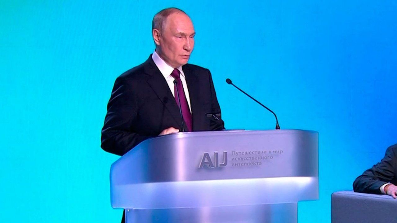 Путин поручил сформировать национальный план внедрения генеративного ИИ