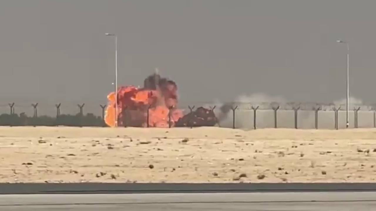 Самолет разбился на Dubai Airshow 2025