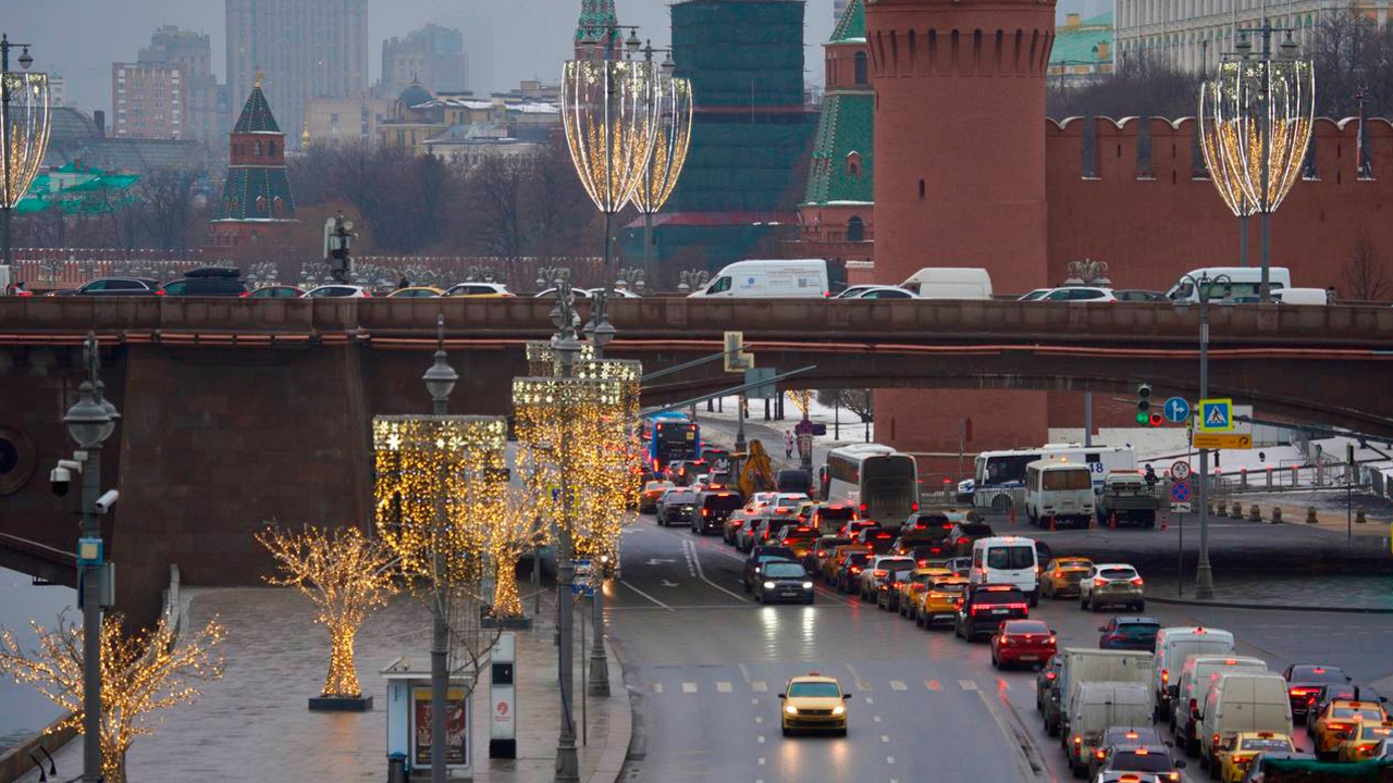 Москвичам рассказали о теплом начале зимы