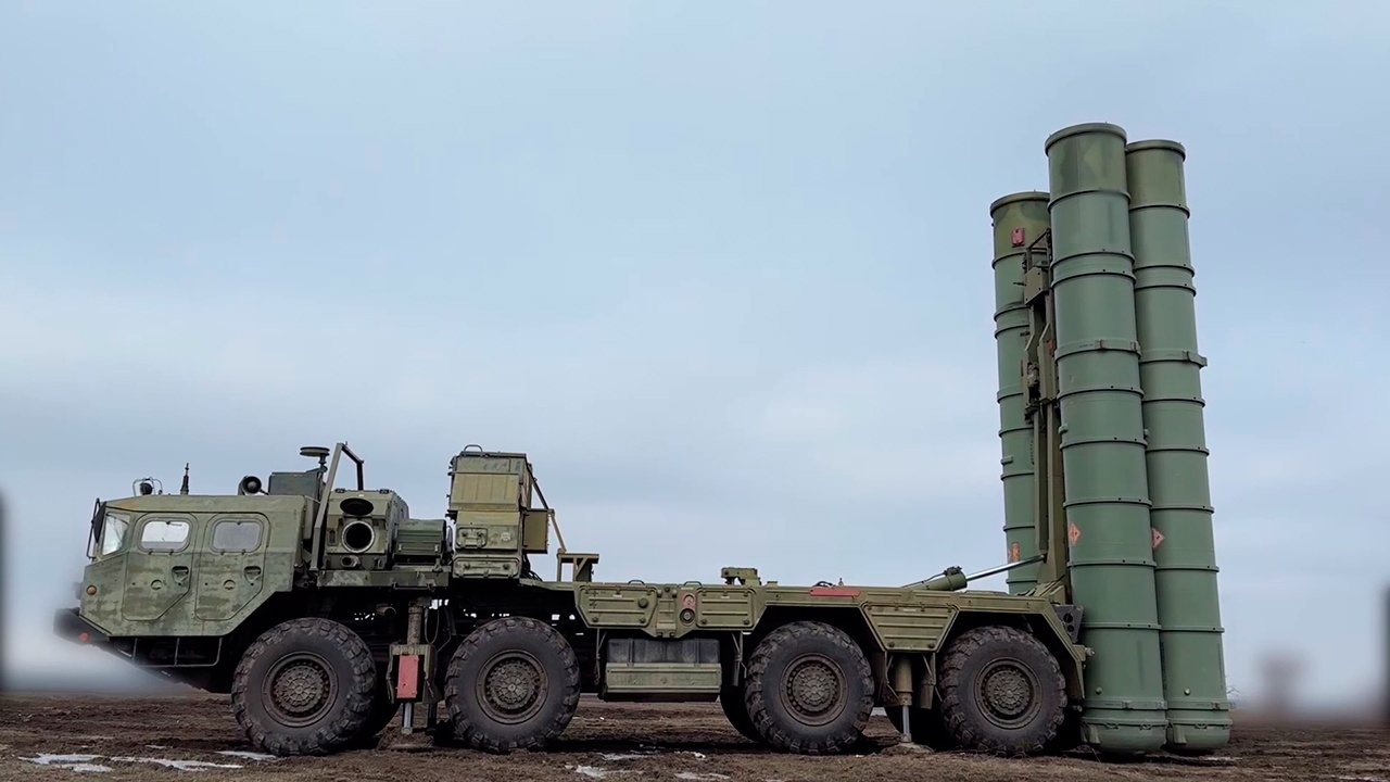 Зенитчики с ЗРК С-400 предотвратили удар по критическим объектам инфраструктуры