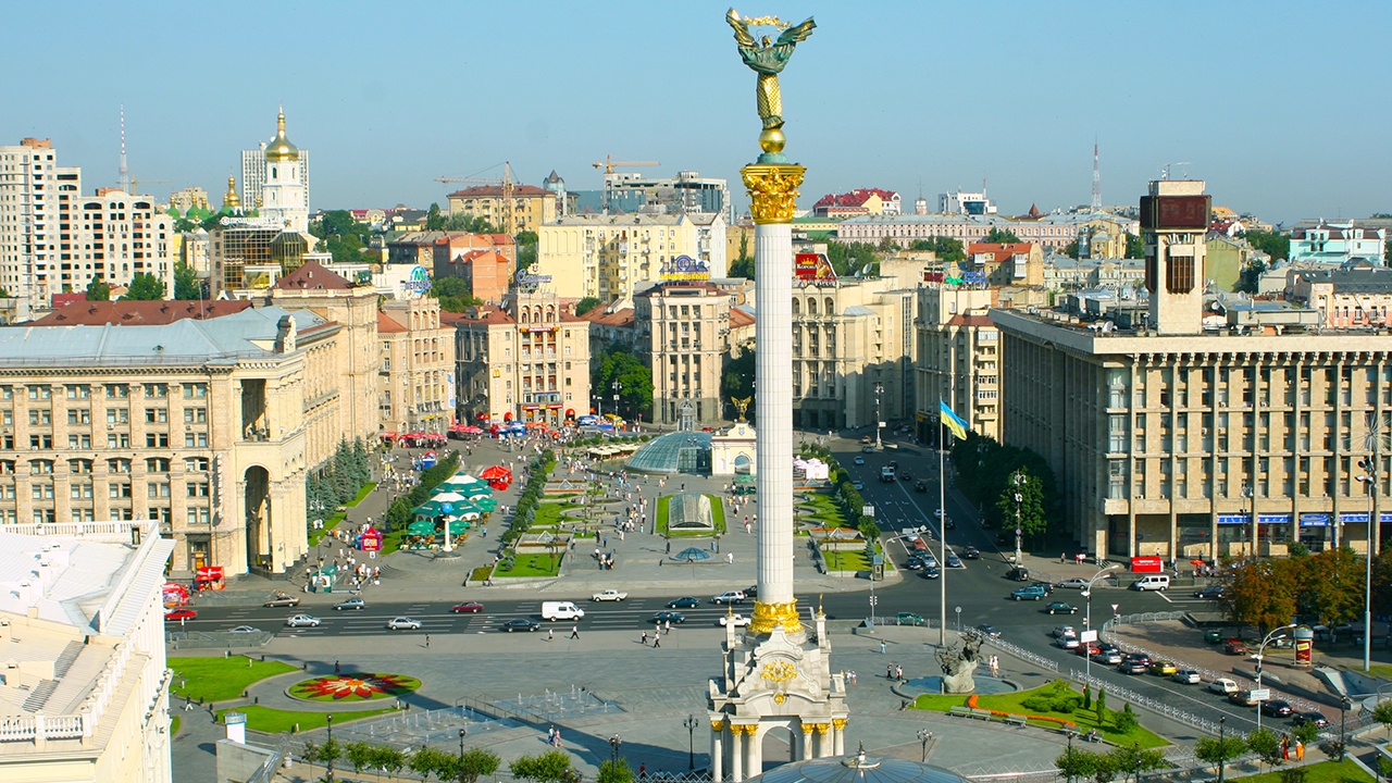 В центре Киева начались митинги с требованиями арестовать Ермака