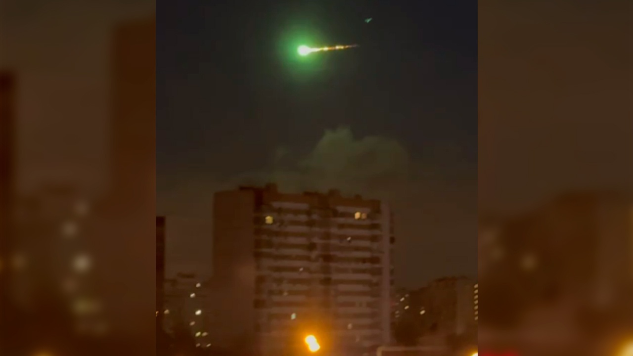 Астрономы выкупили метеорит с частью кровли у новгородской семьи