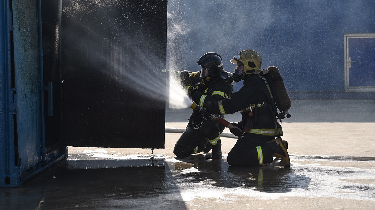 В Рязанской области падение обломков БПЛА вызвало пожар на предприятии