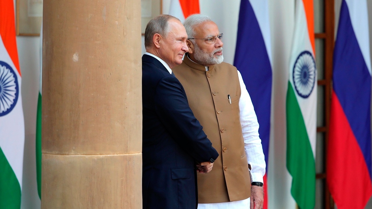 Ушаков сообщил, что даты визита Путина в Индию уже согласованы