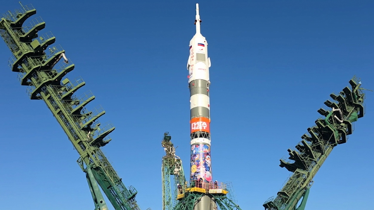 На площадке «Байконур» на ракету-носитель нанесли детские рисунки