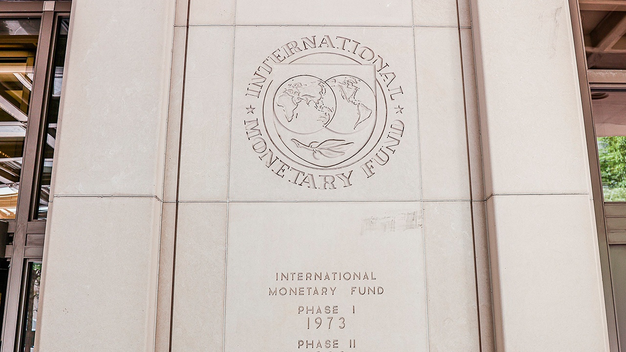 Bloomberg: Украина отменит ряд льгот для граждан ради финансирования МВФ