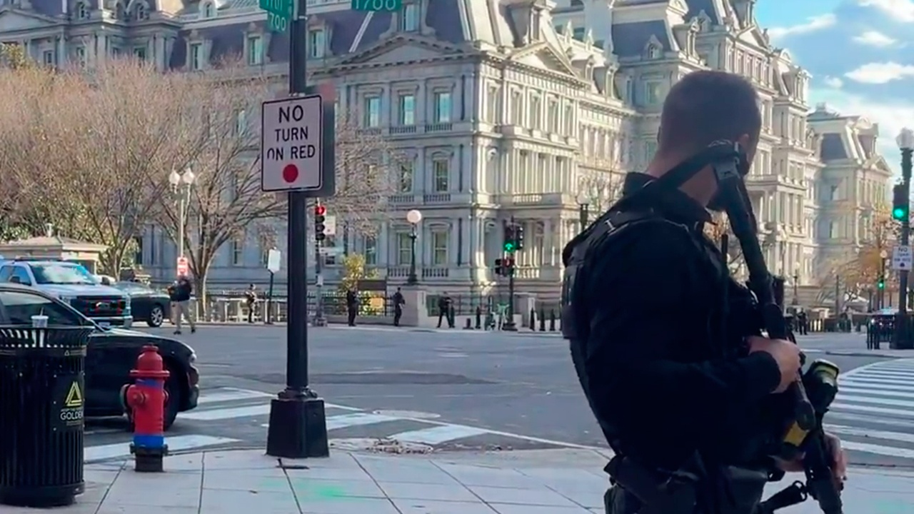 Губернатор: два нацгвардейца погибли при стрельбе у Белого дома в Вашингтоне