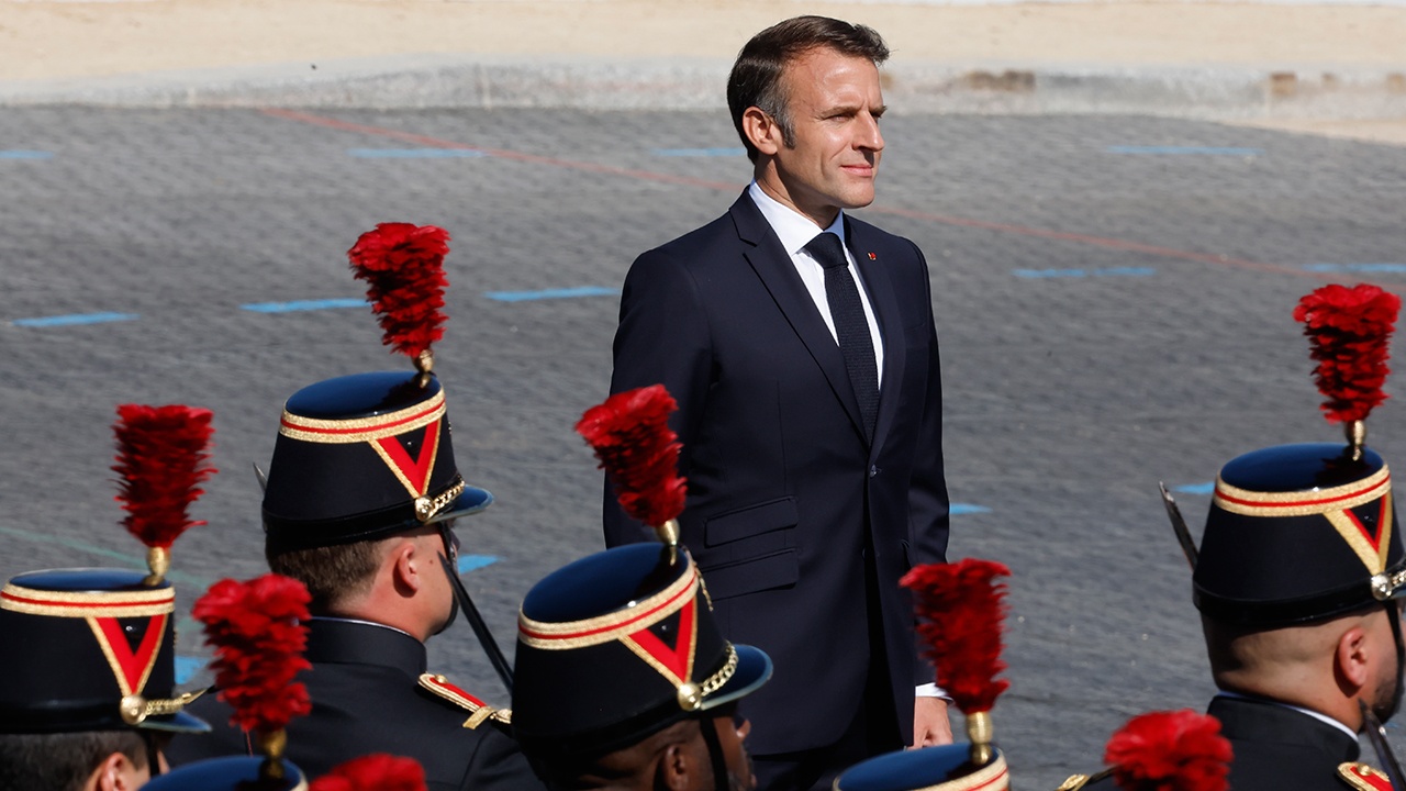 Макрон сообщил о введении добровольной службы во Франции