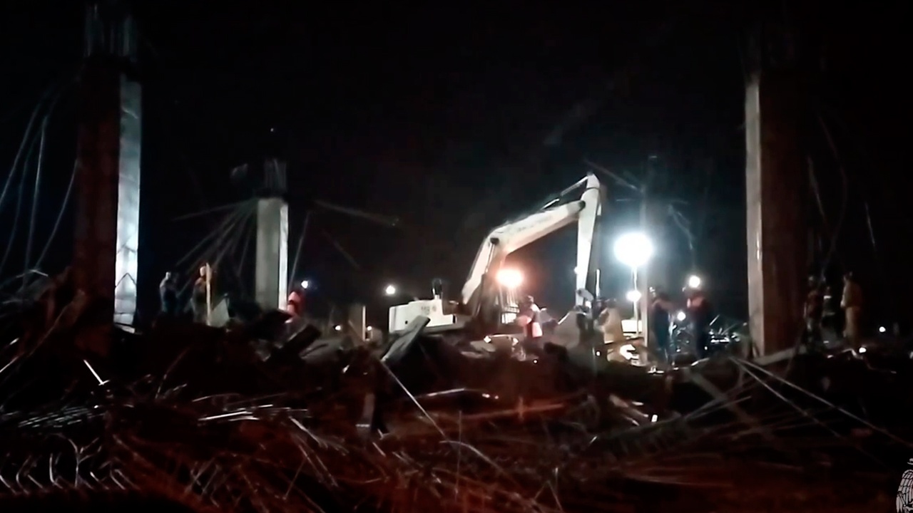 Спасатели извлекли тела трех погибших из-под завалов в Южно-Сахалинске