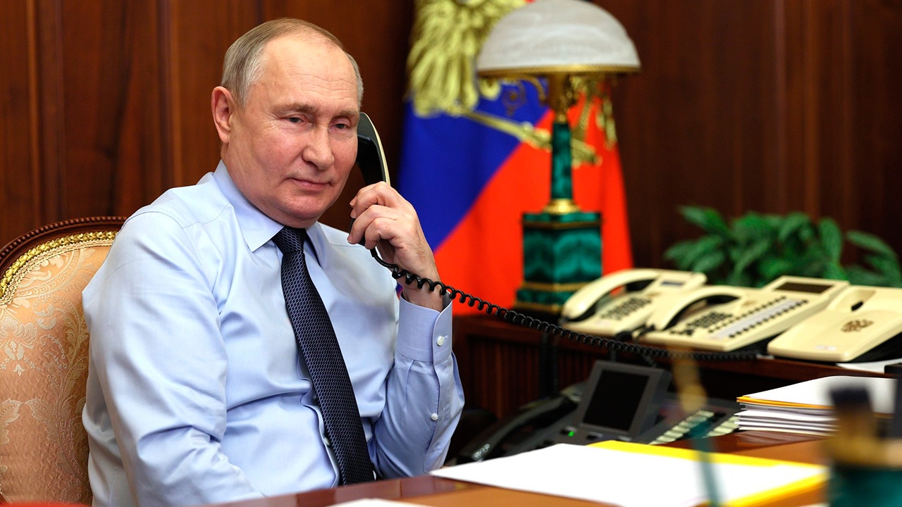Путин позвонил 10-летнему Глебу, пострадавшему от мины в Красногорске