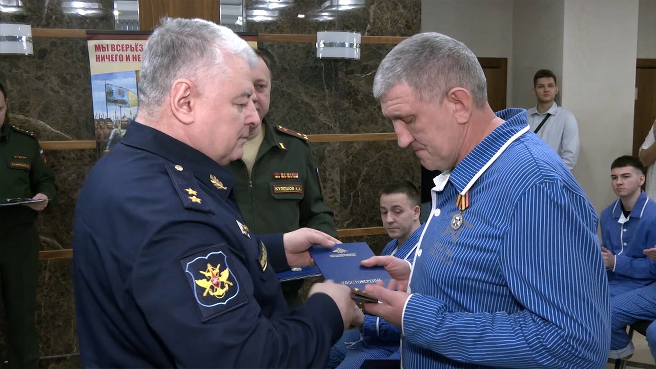 В ЦВКГ участникам СВО вручили дипломы о дополнительном образовании и госнаграды