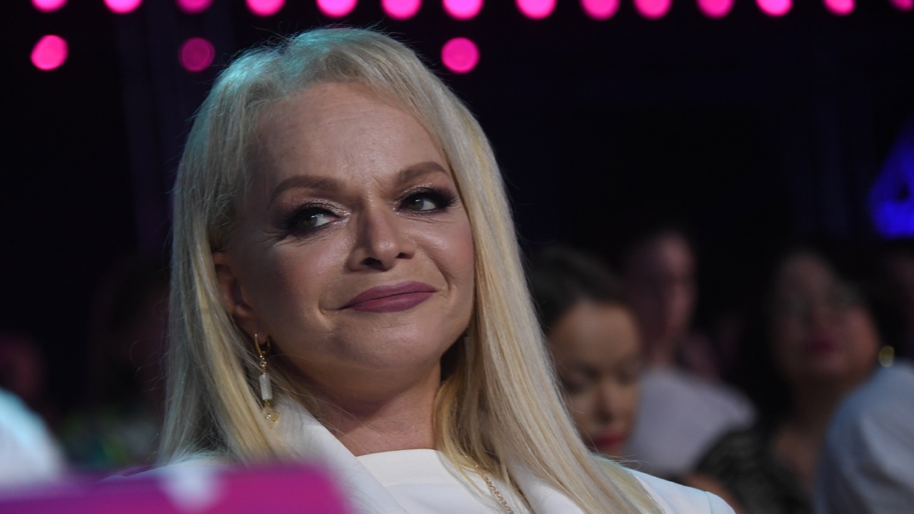 Суд в Балашихе снял арест с квартиры певицы Долиной