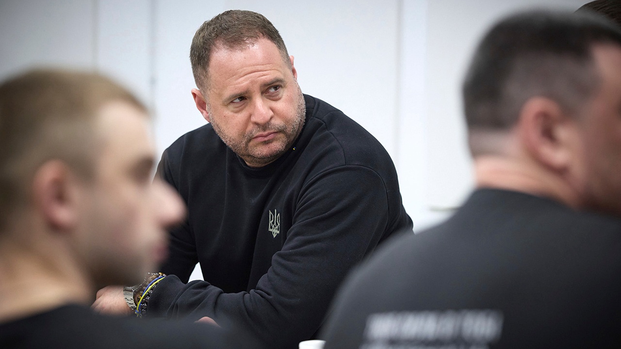 Telegraph: Зеленского просили уволить Ермака из-за незнания английского языка