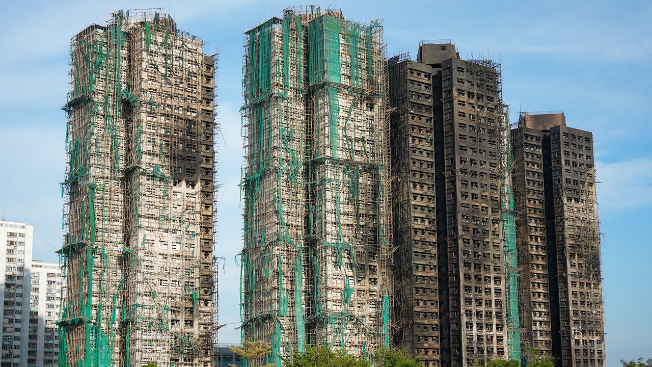 В Гонконге начался трехдневный траур из-за мощнейшего пожара в истории