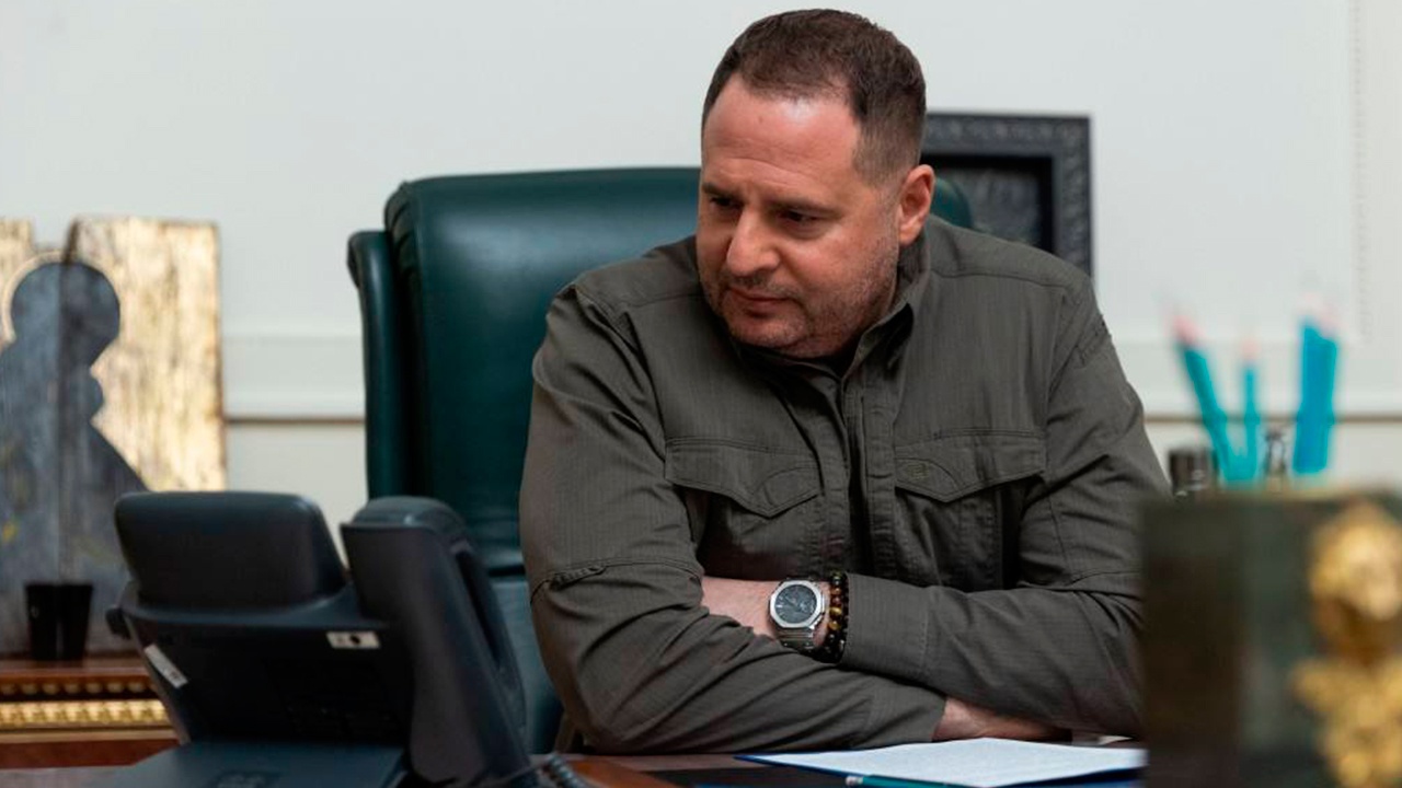 Падение с Олимпа: почему Зеленский пожертвовал Ермаком