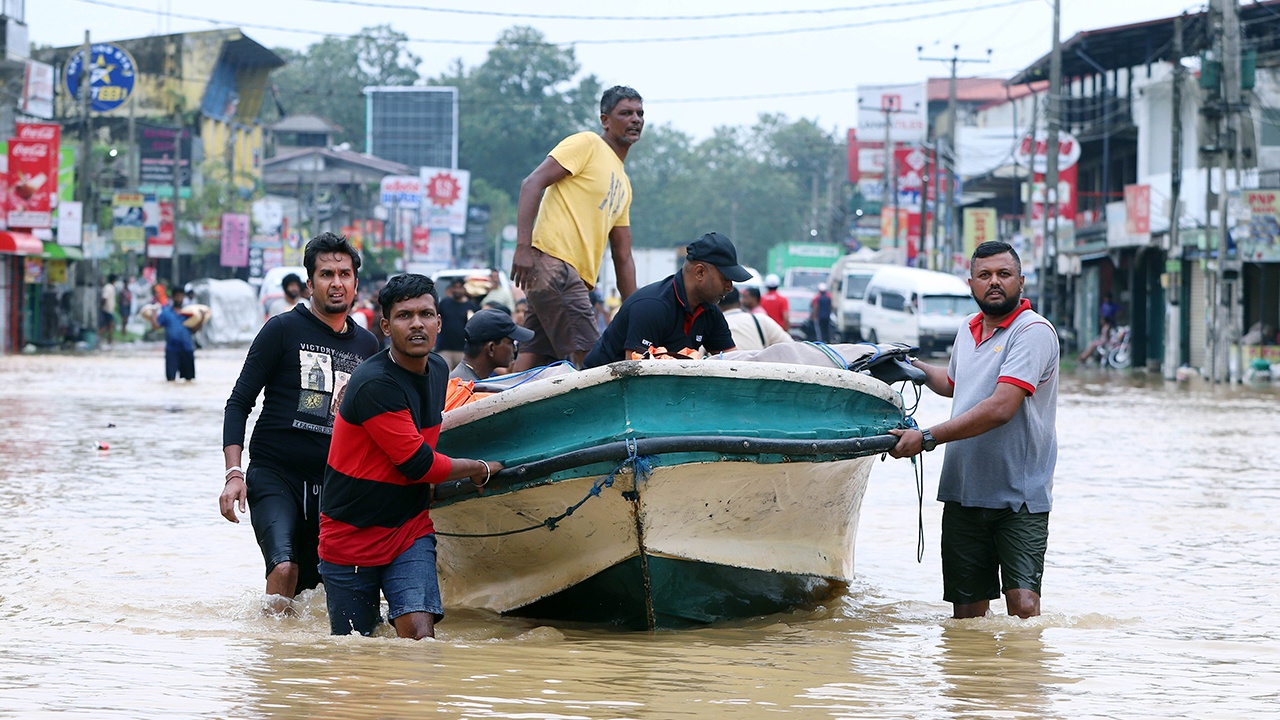 Число жертв тропического шторма на Шри-Ланке возросло до 334 человек