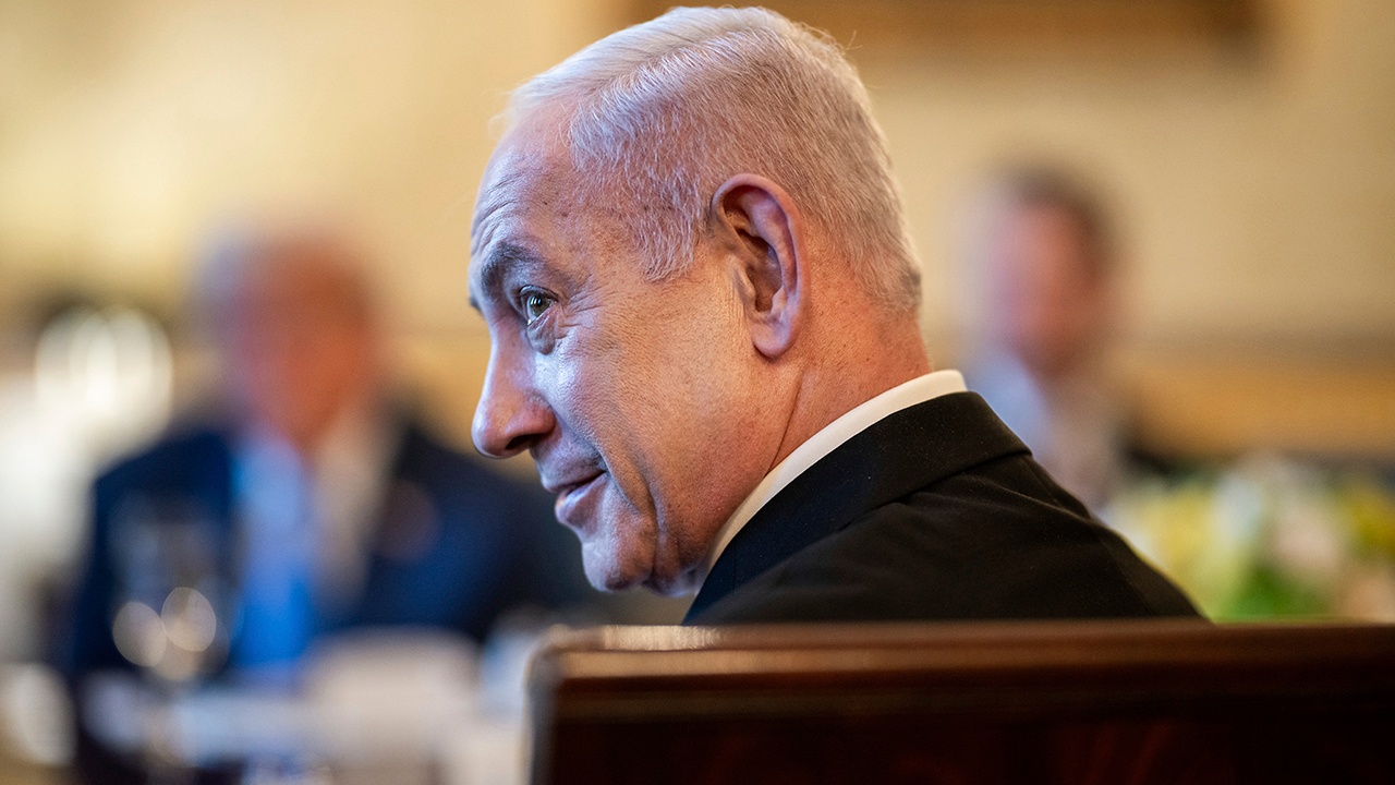 Нетаньяху попросил президента Израиля о помиловании