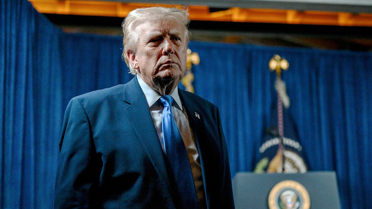 Рейтинг Трампа обновил антирекорд за его второй срок