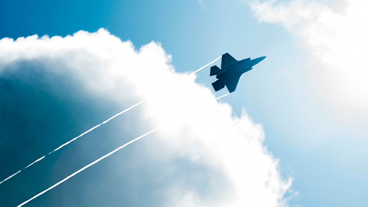 В США подняли истребитель из-за приближения самолета к резиденции Трампа