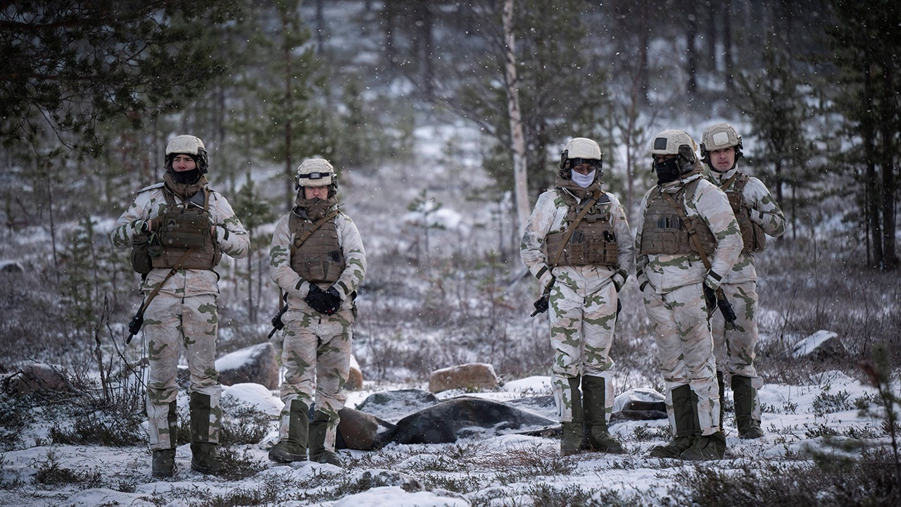 СВР: Франция ищет прямого участия в конфликте на Украине