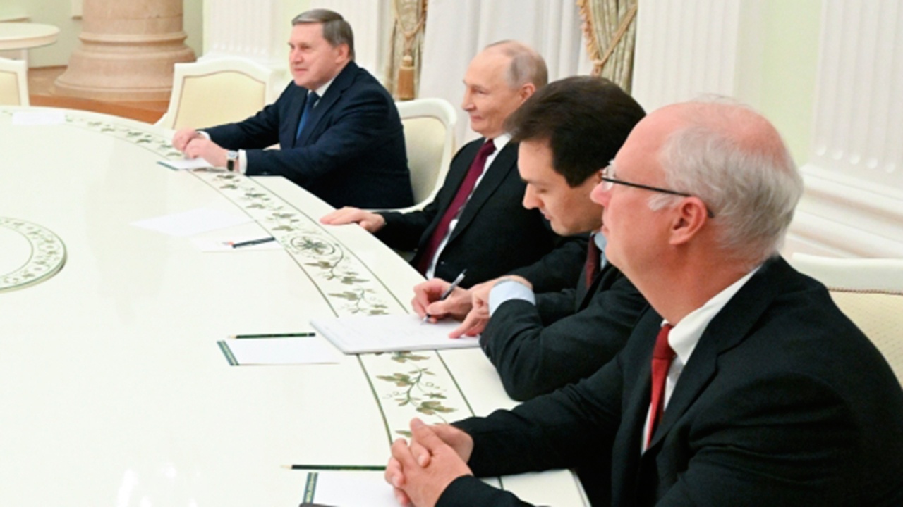 Ушаков и Дмитриев присутствуют на встрече Путина и Уиткоффа в Кремле