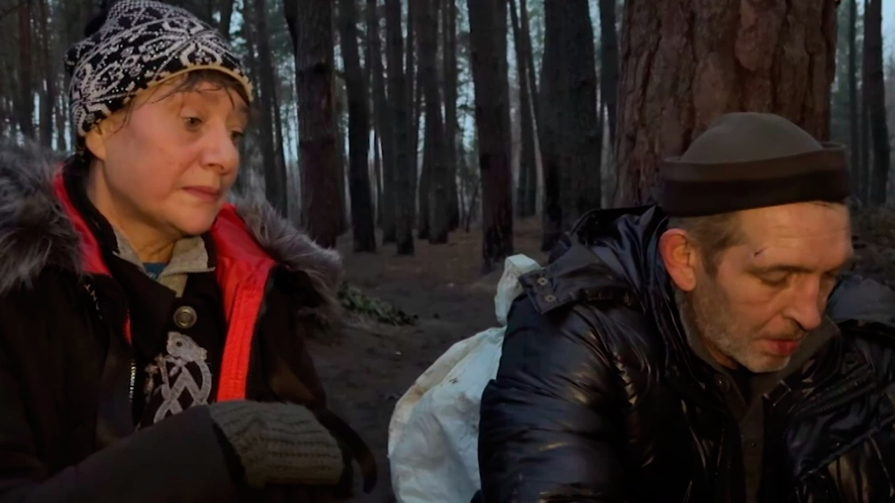 Неподдельные эмоции: спасенные из Волчанска жители поблагодарили ВС РФ 