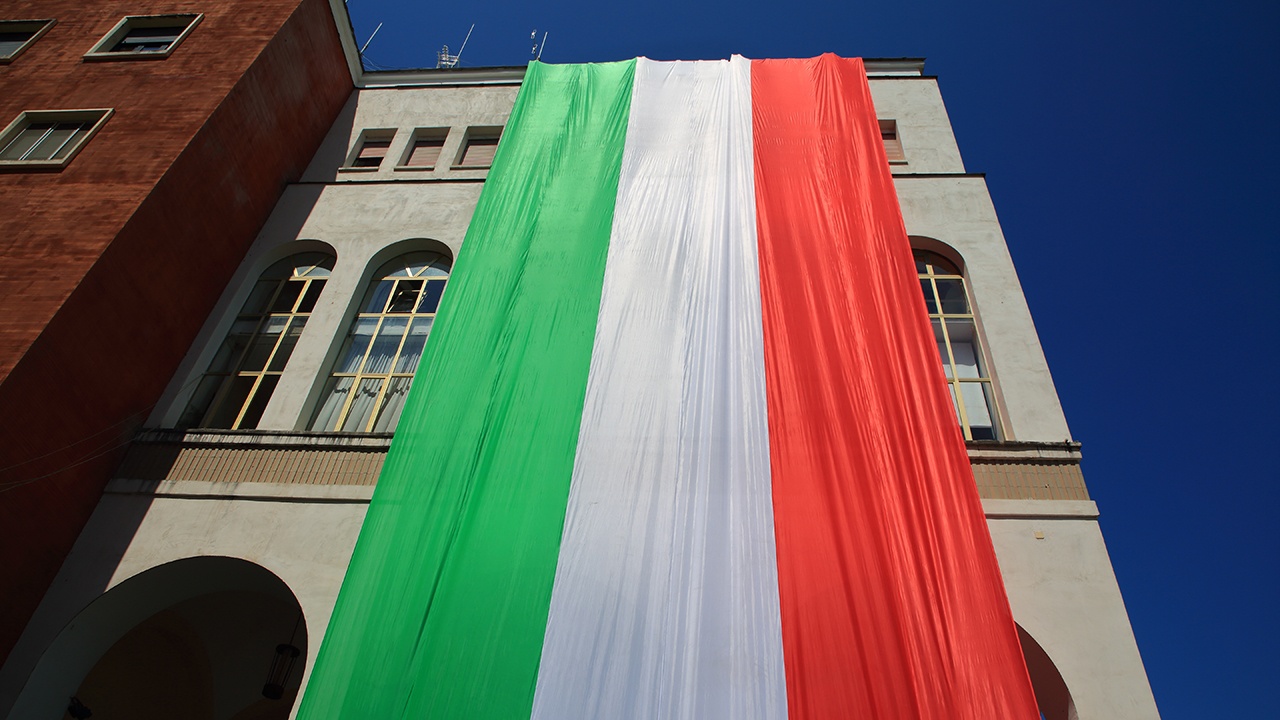 Италия на фоне переговоров приостановила покупку оружия для Украины