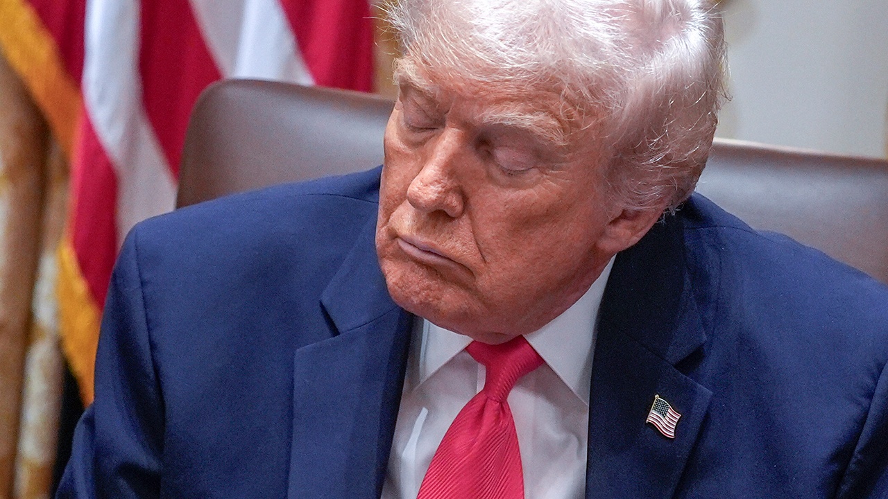 Трамп отменил все указы, подписанные при Байдене автопером