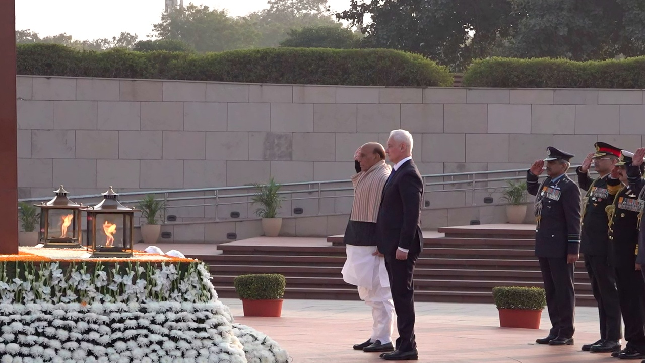 Белоусова встретили с почетным караулом и оркестром в Дели