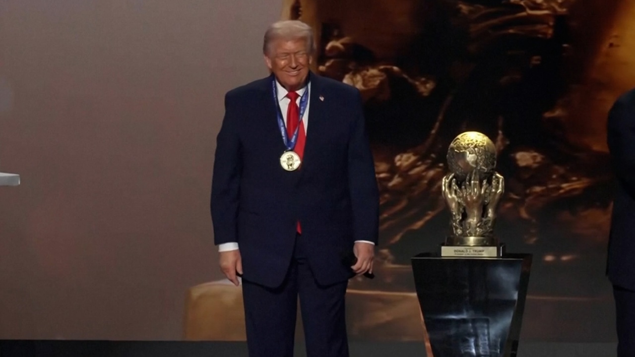 Трамп стал первым в истории лауреатом премии мира ФИФА