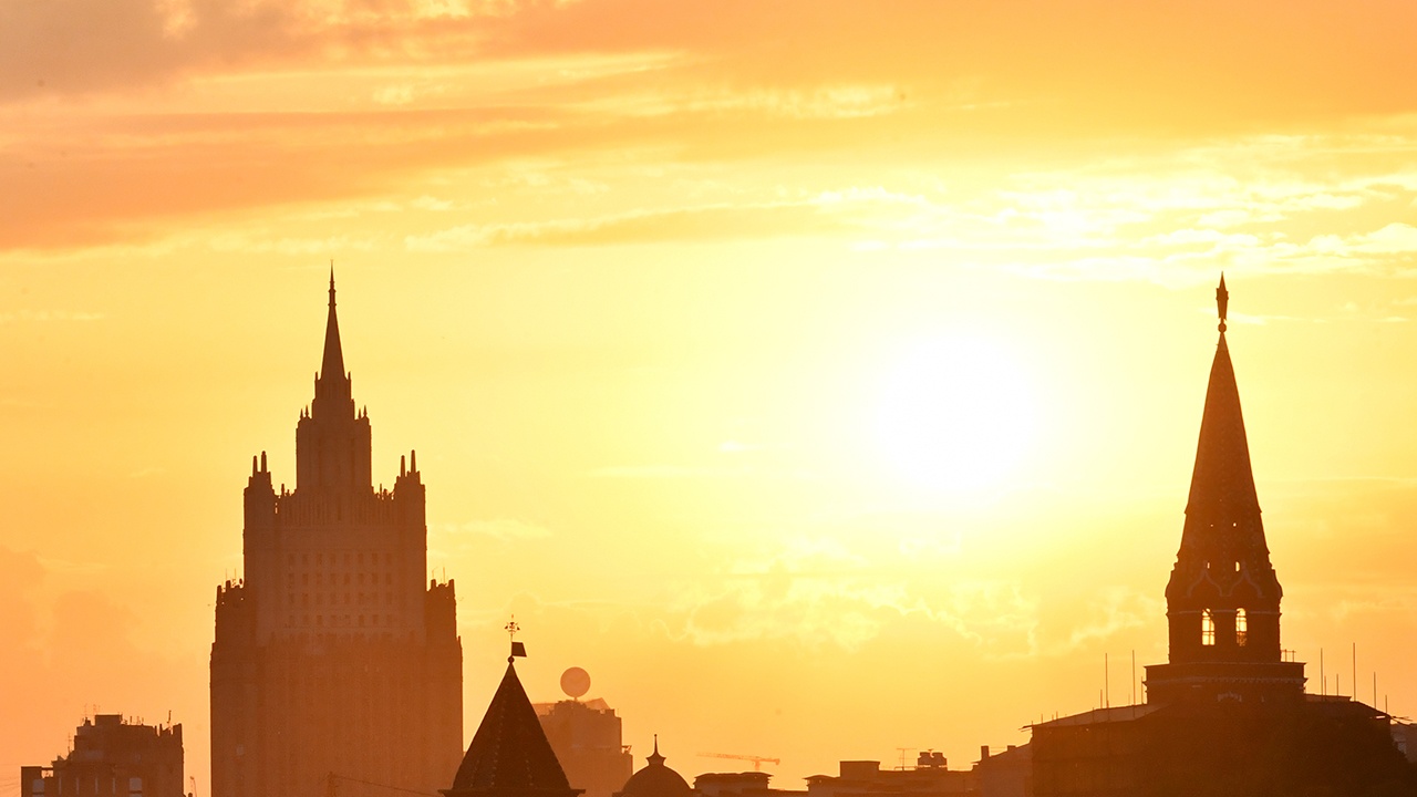 Россияне смогут увидеть пятна на Солнце в виде Деда Мороза