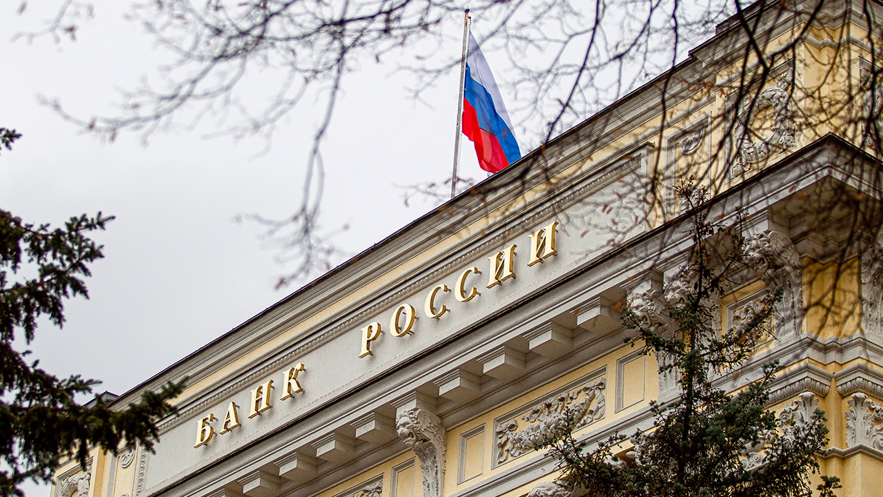 ЦБ отменил ограничения на валютные переводы для россиян с 8 декабря